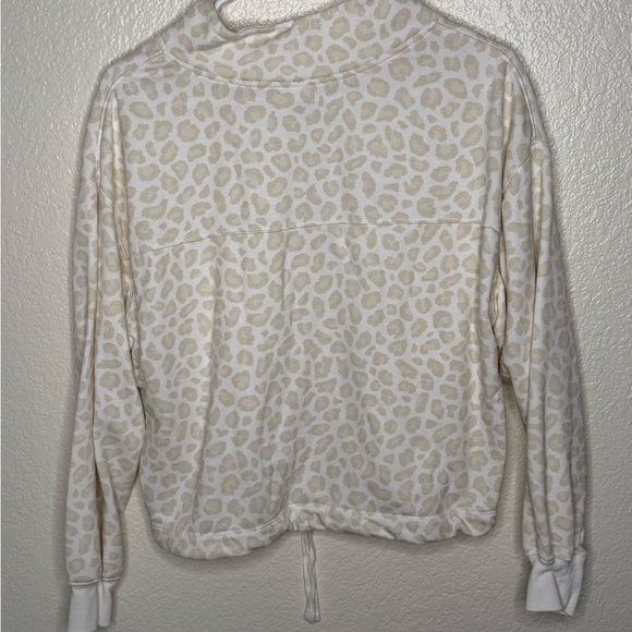 Old Navy Women’s Cream Leopard Print Half Zip With Draw String Waist Size XS - Picture 4 of 5